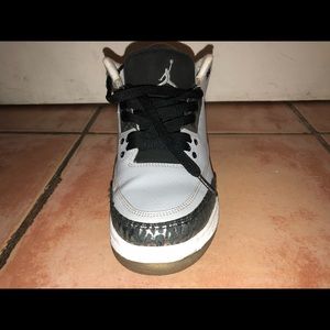 Air Jordan 3s (RETROS) size 6.5 boys grade school
